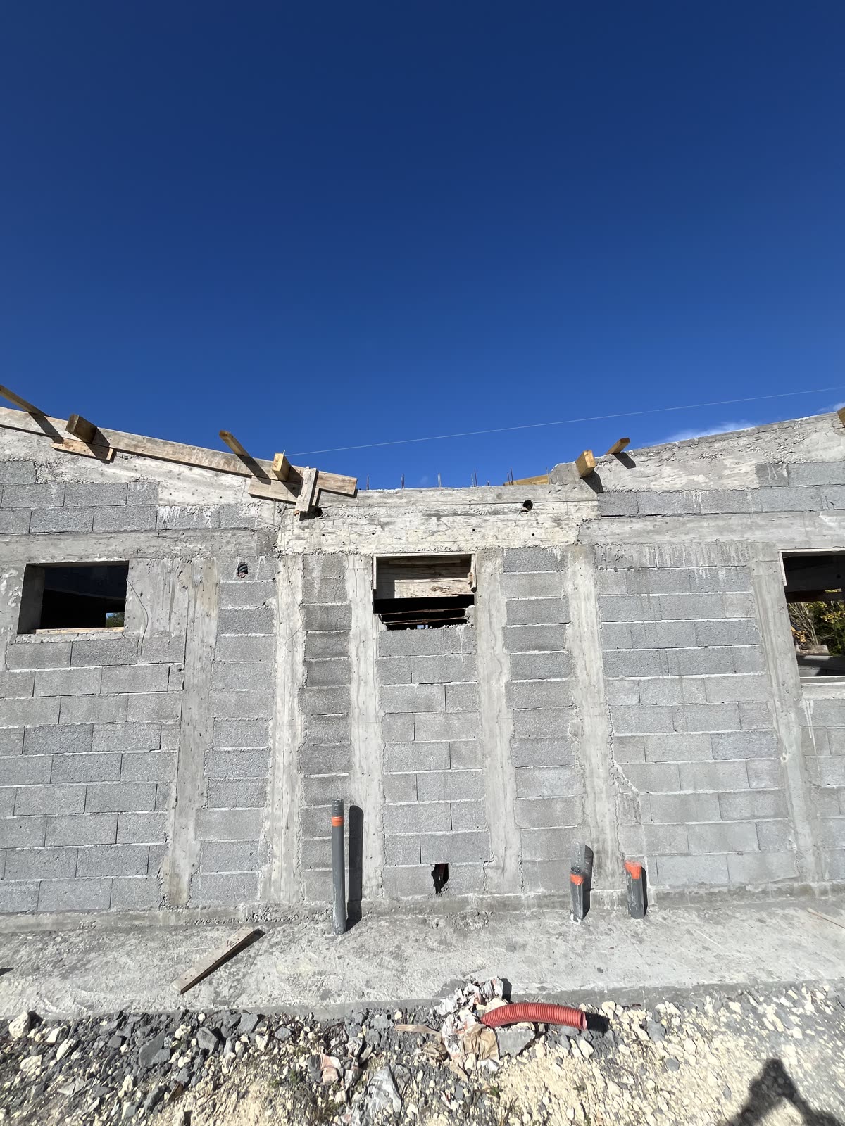 Villa individuelle RDC en construction — façade béton armé, Petit-Canal Guadeloupe